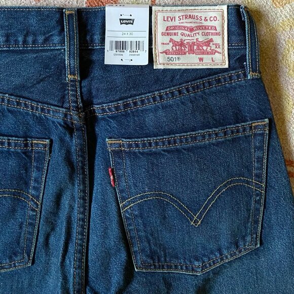 LEVI'S : 501 Original Fit Women's Jeans (Size: 24x30) *NWT* - Picture 9 of 12